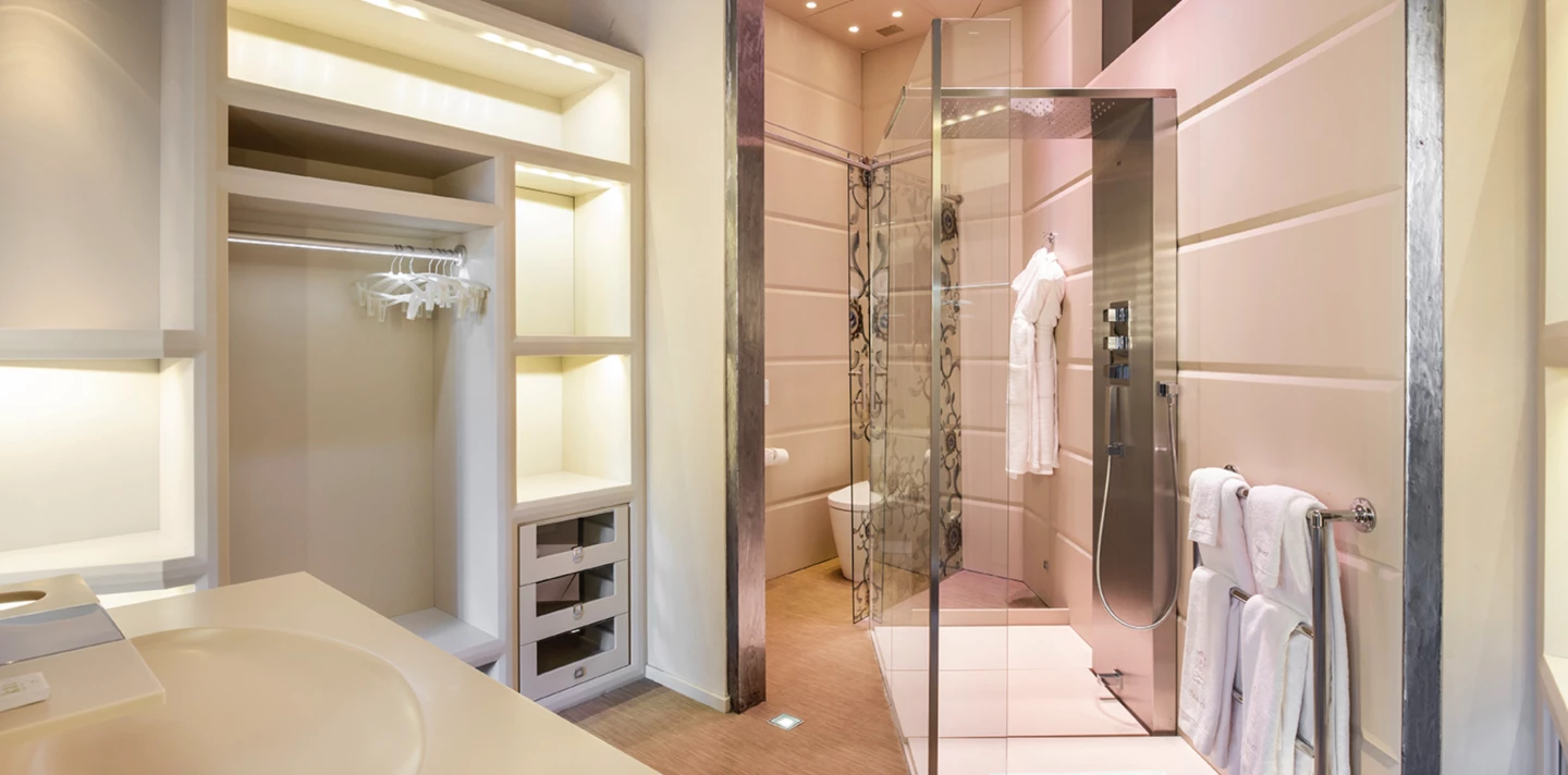 1679316928-Luxury property Barcelona passeig de gracia apartment Grec shower.webp